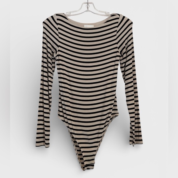 H&M Tops - 🔸H&M Striped Bodysuit